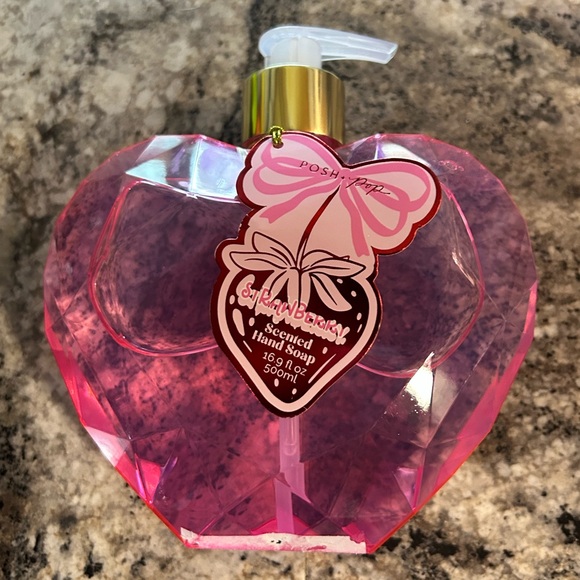 Posh+ Pop Strawberry Scented Pink Heart-Shaped Hand Soap 16.9oz refillable - Picture 4 of 5